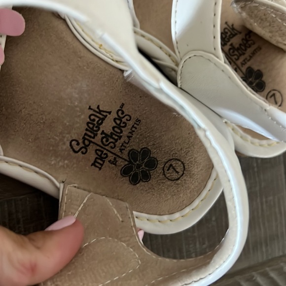 Squeak Me Sandals - Picture 7 of 15